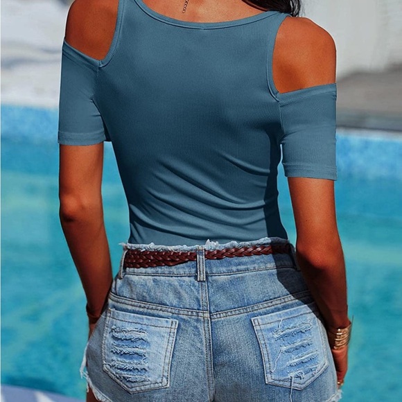 NWOT teal blue zip up cold shoulder top - Picture 3 of 4